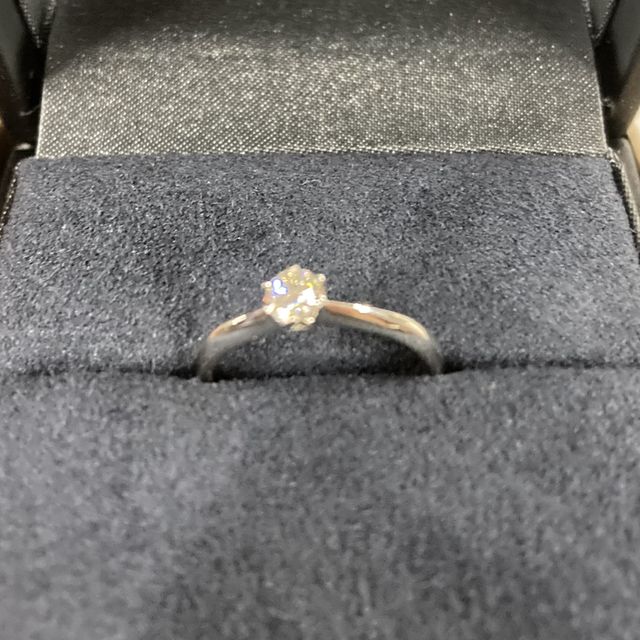 【ラザール ダイヤモンド(LAZARE DIAMOND)の口コミ】 ダイヤモンドはワンポイントでシンプルだけど特別感があるものを選びたい…