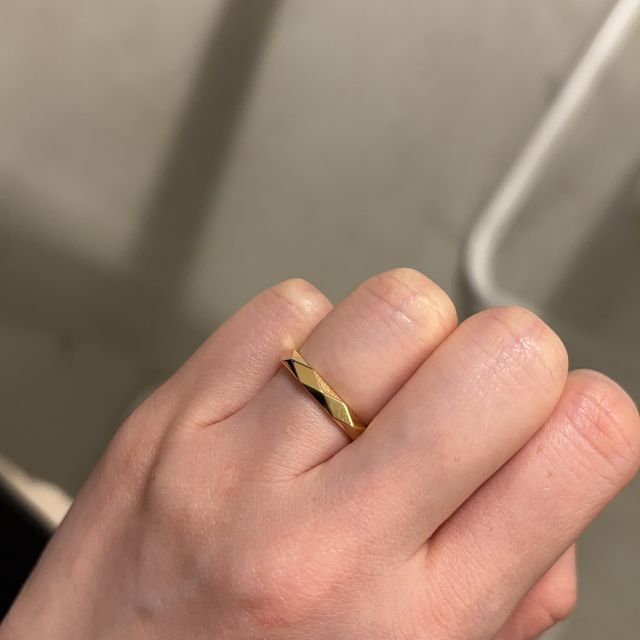 【ブシュロン(BOUCHERON)の口コミ】 カジュアルに着けられる、普段の服装に合わせやすい、かつアクセントにな…