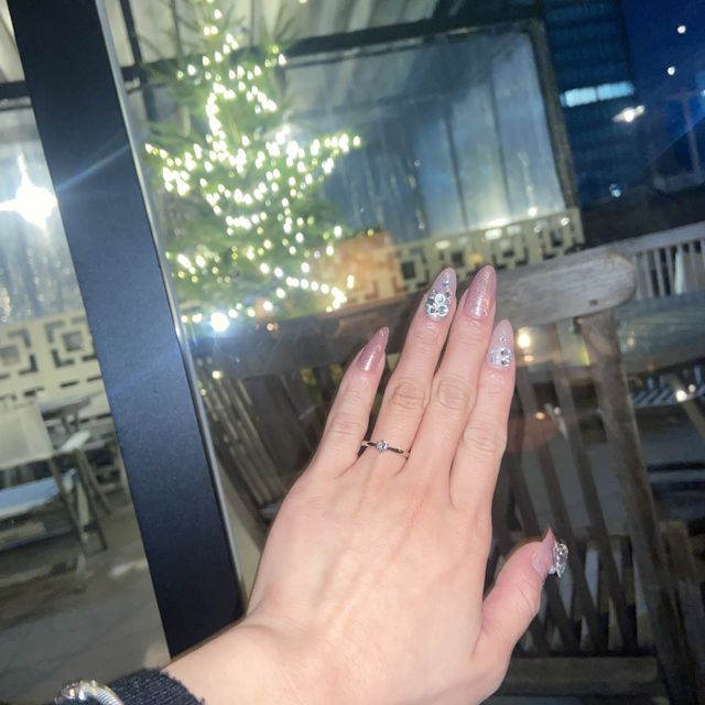 【アイプリモ(I-PRIMO)の口コミ】 ソリティアのデザインで、日常的に合わせやすいです。
センターに向かって…