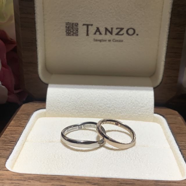 【TANZO.(鍛造指輪)の口コミ】 お互いに指の形的にウェーブが似合いそうだったのでウェーブ感を生かした…