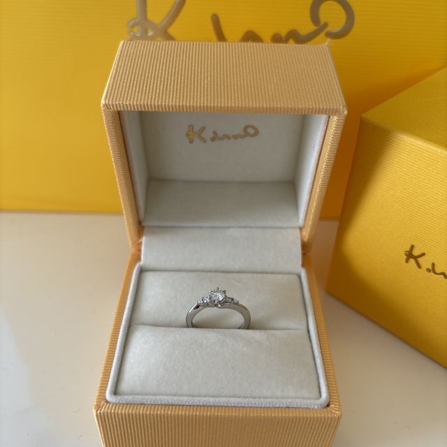 【ケイウノ ブライダル(K.UNO BRIDAL)の口コミ】 指輪のサイズが3.5号なので小さめですが、ダイヤモンドがたくさん付いてい…