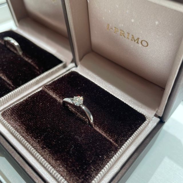 【アイプリモ(I-PRIMO)の口コミ】 プラウ(婚約指輪)はダイヤモンドの設置面が低く設置されていますがダイヤ…