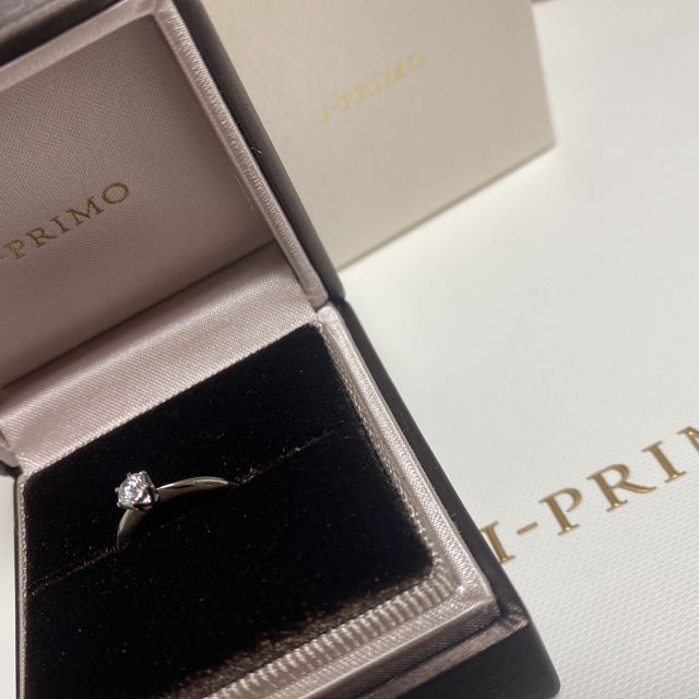 【アイプリモ(I-PRIMO)の口コミ】 ダイヤモンドが一つついていてシンプルでもとても可愛くてどんな指にも合…