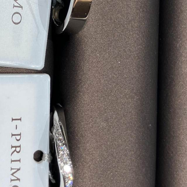 【アイプリモ(I-PRIMO)の口コミ】 シンプルだがダイヤモンドがラインで入っていて、綺麗です。指が長く見え…