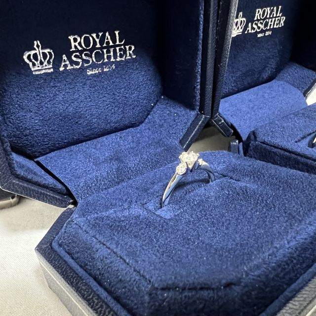 【ROYAL ASSCHER(ロイヤル・アッシャー)の口コミ】 結婚指輪と重ね付けしやすい指輪が理想でした。いわゆる婚約指輪！なソリ…