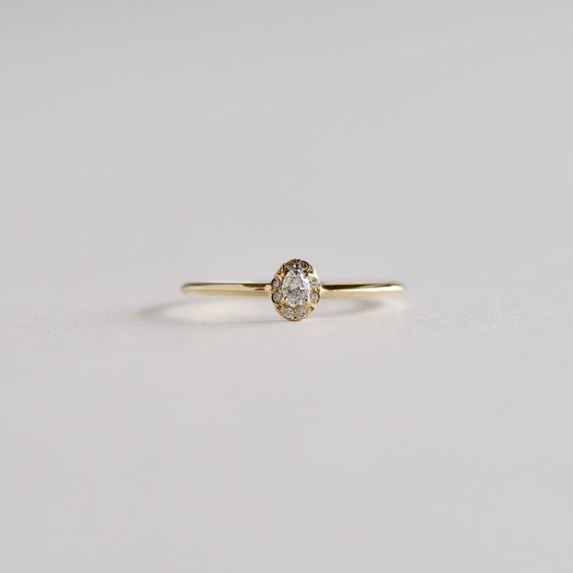 【hitotsuchi(ヒトツチ)の口コミ】 華奢なデザインで、かつ日常使いできるような「ザ・エンゲージリングでは…