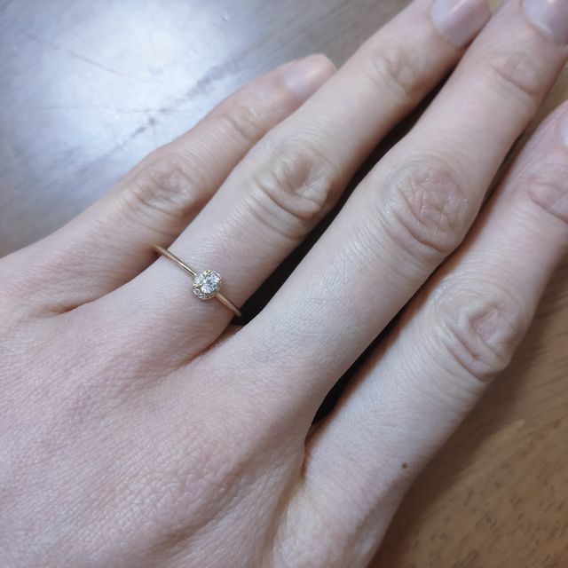 【hitotsuchi(ヒトツチ)の口コミ】 華奢なデザインで、かつ日常使いできるような「ザ・エンゲージリングでは…