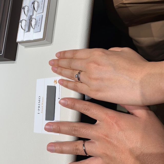 【アイプリモ(I-PRIMO)の口コミ】 シンプルなウェーブデザインを探しており、店員さんがちょうどいいものを…