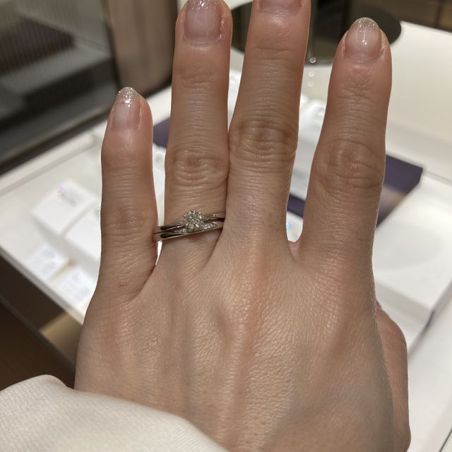 【俄(にわか)の口コミ】 元々シンプルなデザインで探していたところ、花雪をお薦めされました。
爪…