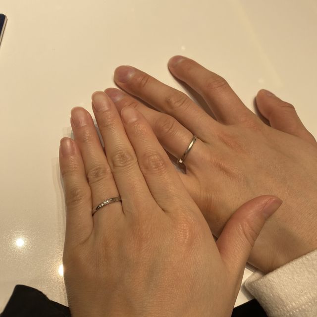 【4℃ BRIDAL(ヨンドシーブライダル)の口コミ】 元々ストレートのデザインを探していたので、ストレートタイプで希望のも…