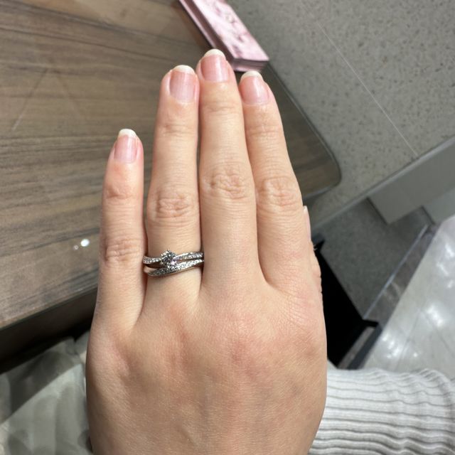 【4℃ BRIDAL(ヨンドシーブライダル)の口コミ】 多種のデザインから選べます。彼女と僕が両方好きなデザインで決めました…