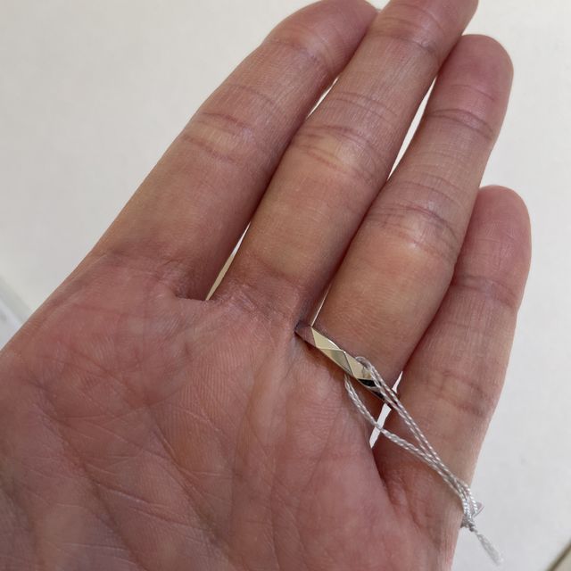 【グラフ(GRAFF)の口コミ】 デザインは、三角形の柄が上下に交互に付いている、シンプルでありながら…