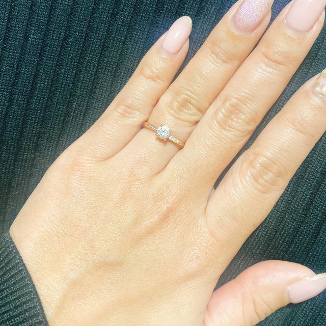【ケイウノ ブライダル(K.UNO BRIDAL)の口コミ】 ダイヤに光がよく入る
愛着が湧き、飽きないデザインだと思う
婚約指輪の…