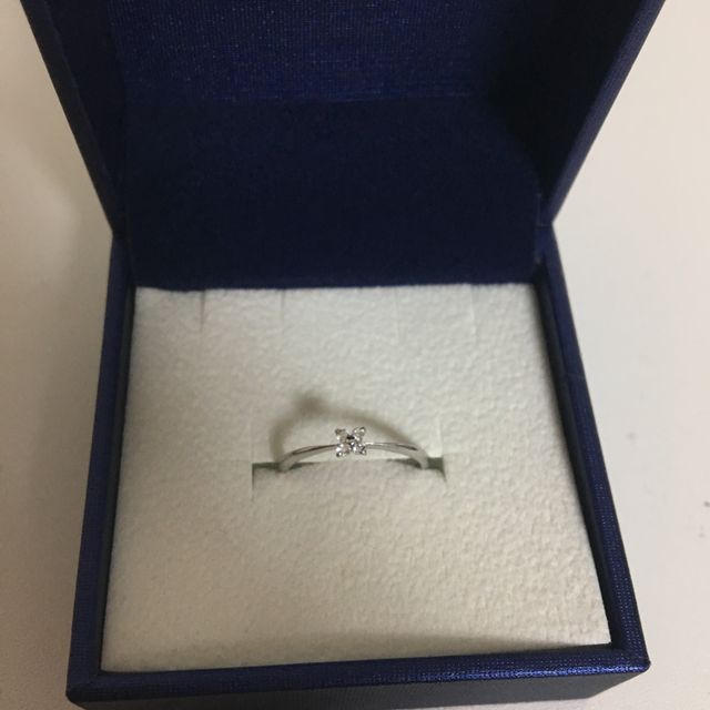 【ヴァンドーム青山(VENDOME AOYAMA)の口コミ】 彼が即決、サプライズで頂きました。
デザインも華奢で可愛く、細身で女性…