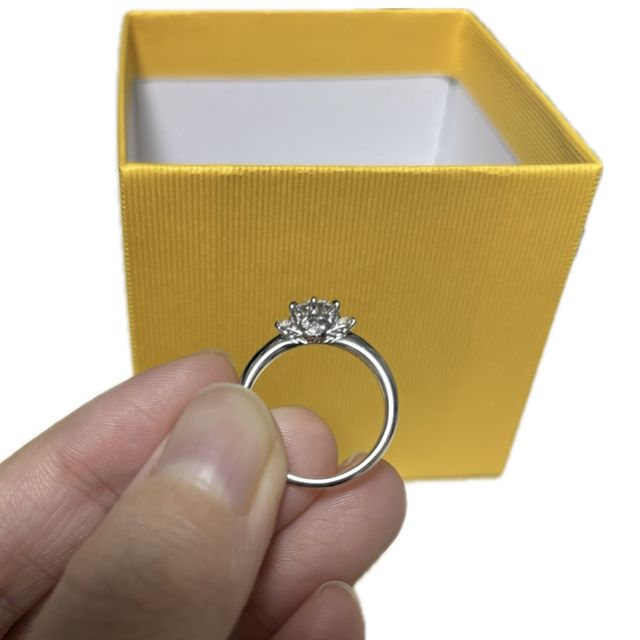 【ケイウノ ブライダル(K.UNO BRIDAL)の口コミ】 母の婚約指輪のリフォームで依頼しました。
元のデザインが一粒のダイヤが…