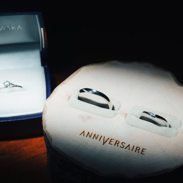 【俄(にわか)の口コミ】 婚約指輪とセットになっており重ね付けしやすい。
出会った頃の初々しい気…