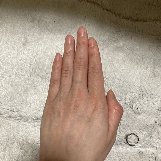 【銀座ダイヤモンドシライシの口コミ】 リングの枠を輪切りにすると角がない、なじむ形になっているらしいです。…