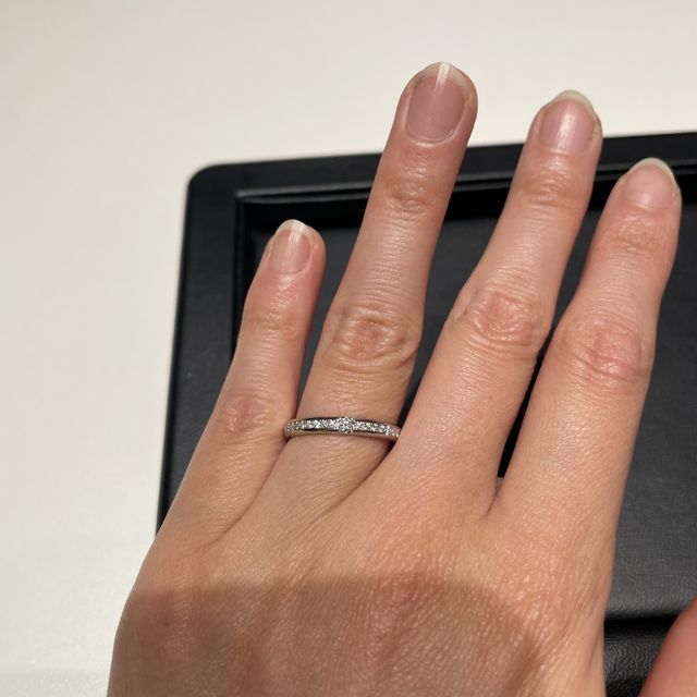 【ラザール ダイヤモンド(LAZARE DIAMOND)の口コミ】 デザインがシンプルでダイヤモンドが綺麗なところに惹かれて購入しました…