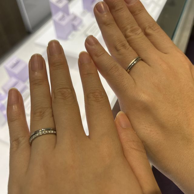 【STAR JEWELRY(スタージュエリー)の口コミ】 デザインが特徴的で、少し太さがあってダイヤが入っている物を探していま…