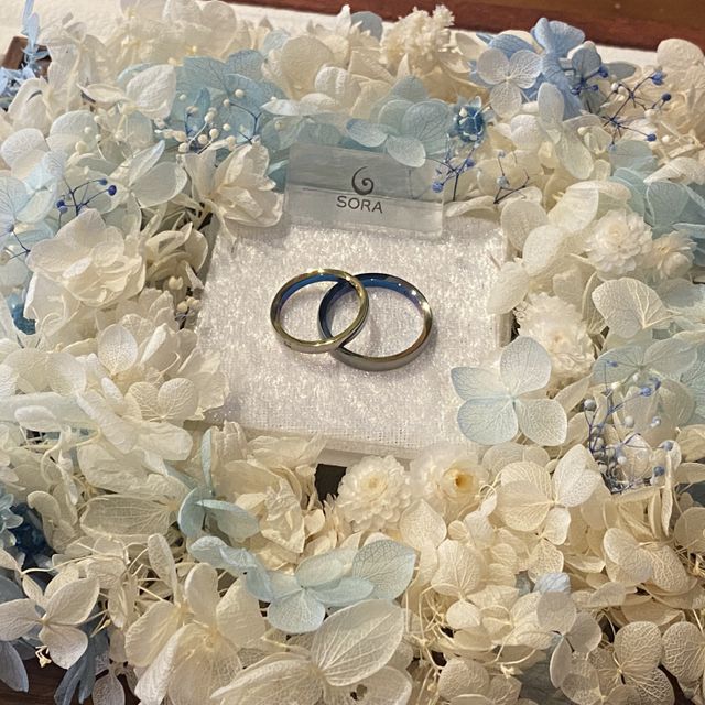【SORA(ソラ)の口コミ】 新郎新婦共に、シンプルデザインを希望でしたので、ノーマルデザインを選…