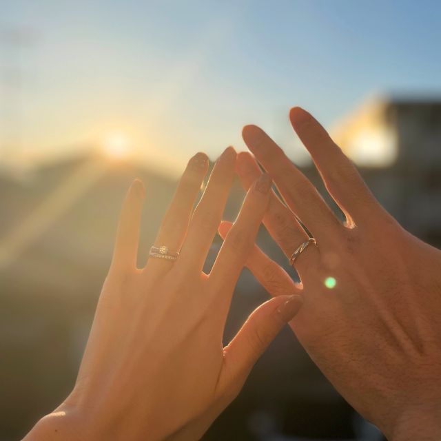 【ラザール ダイヤモンド(LAZARE DIAMOND)の口コミ】 トーチはダイヤを支える爪が４つあるため、上から見た時にダイヤが四角く…