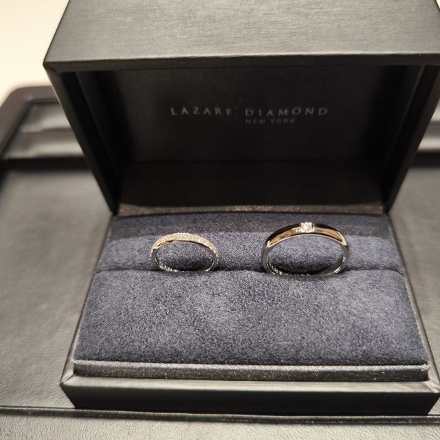 【ラザール ダイヤモンド(LAZARE DIAMOND)の口コミ】 リリックのデザインは周りにメレダイヤモンドがついているため、非常にゴ…