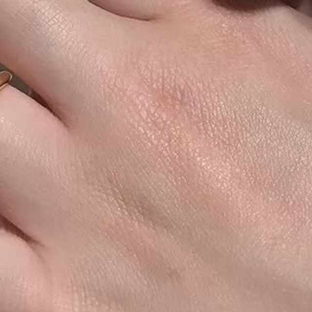 【和光ブライダルブティックギンザの口コミ】 【指輪のデザイン】
ごくシンプルで、細身です。
すごく、華奢な感じで、…