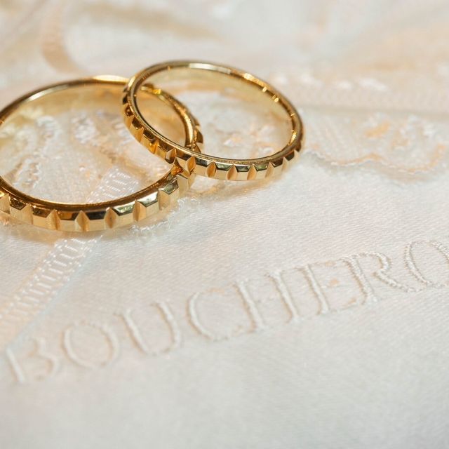 【ブシュロン(BOUCHERON)の口コミ】 パリの石畳が表現されている特有のカットが珍しいデザインで存在感があり…