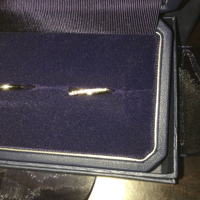 【銀座ダイヤモンドシライシの口コミ】 付けた瞬間これ！という感触で指にフィットしました。
少しV型になってお…