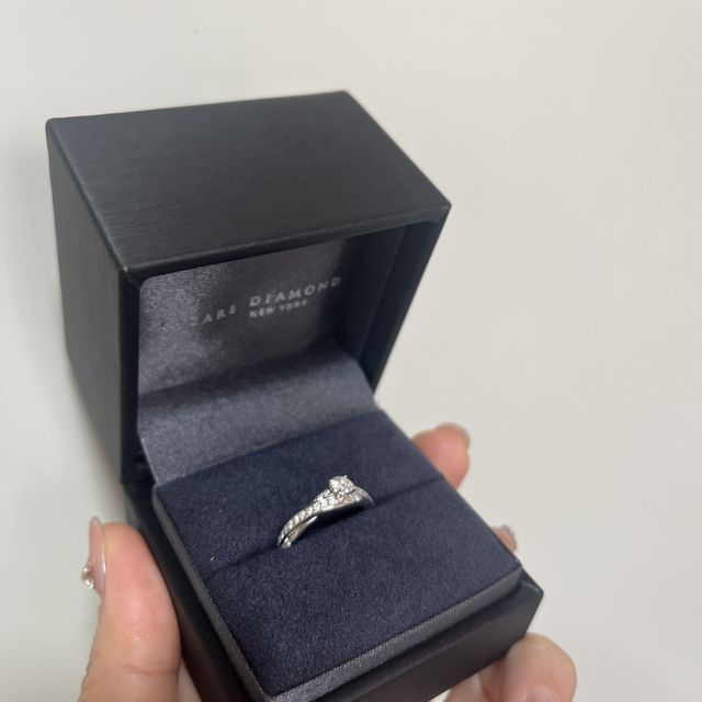 【ラザール ダイヤモンド(LAZARE DIAMOND)の口コミ】 デザインはネットでみていてダイアモンドが引き立つものが良かったのでこ…