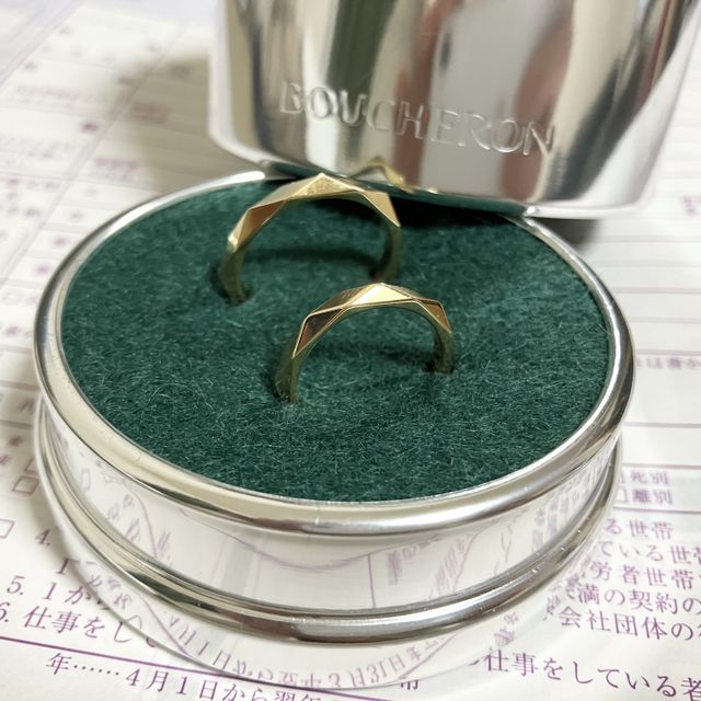 【ブシュロン(BOUCHERON)の口コミ】 ①抽象的でおしゃれなデザインが好きな夫が毎日つけてくれるもの②毎日つけ…