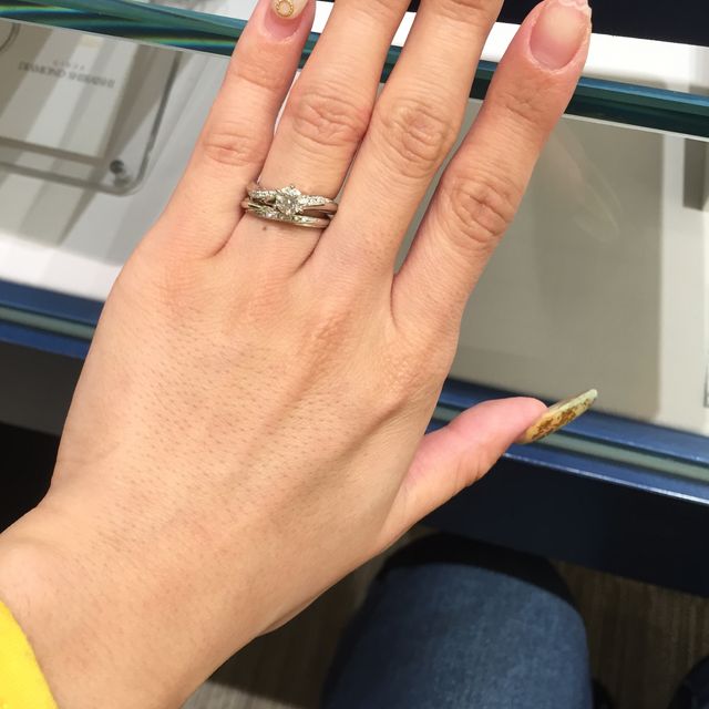 【銀座ダイヤモンドシライシの口コミ】 ほぼストレートリングですが、メレが多く入っていて、そのメレの並び、カ…