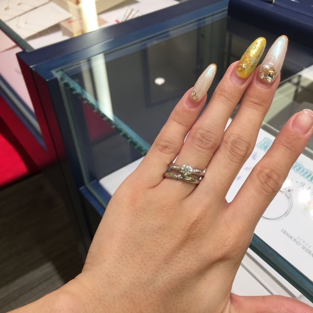 【銀座ダイヤモンドシライシの口コミ】 結婚指輪一本でもしっかりと存在感を感じる太さがあります。
太いけれども…
