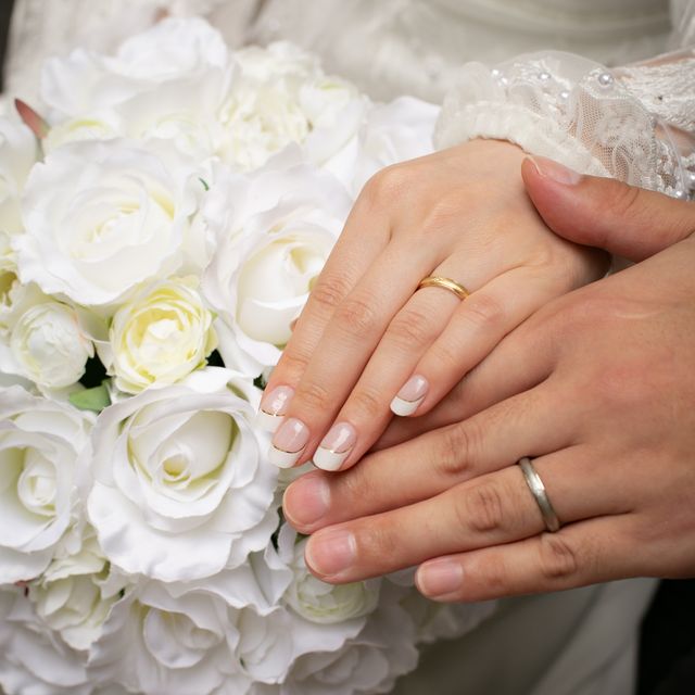 【ith(イズ)の口コミ】 羽根をイメージした彫りの技術が使われていますが、
1筋1筋職人さんの手作…