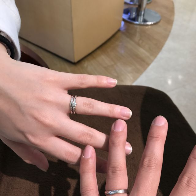 【COLANY(コラニー)の口コミ】 同じお店で以前に婚約指輪を購入し、その後結婚指輪を購入しました。婚約…