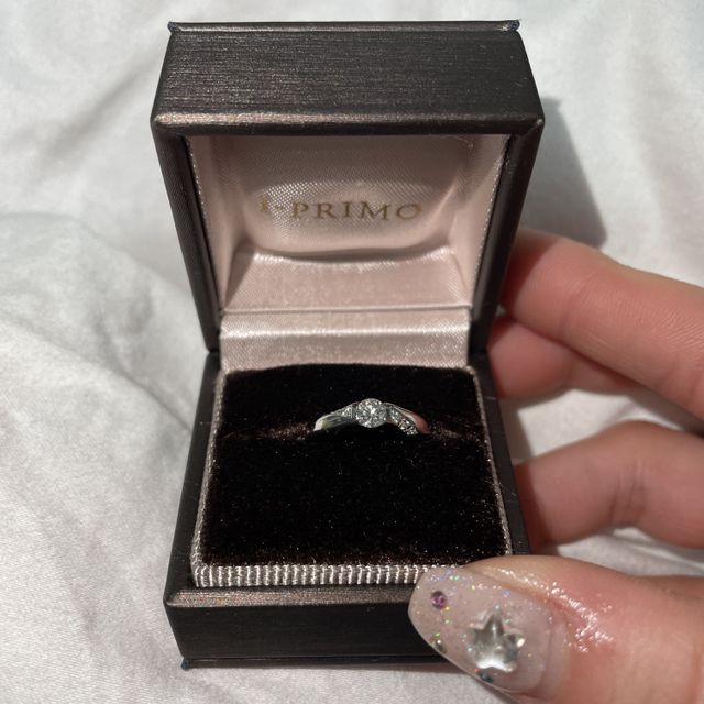 【アイプリモ(I-PRIMO)の口コミ】 お互いの指輪を重ねると繋がるデザインになっていて、
デザインにも星時計…