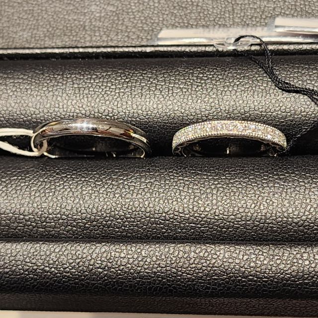 【エクセルコダイヤモンド(EXELCO DIAMOND)の口コミ】 夫はシンプルな中に少しだけデザインのある結婚指輪を選び、私はエタニテ…