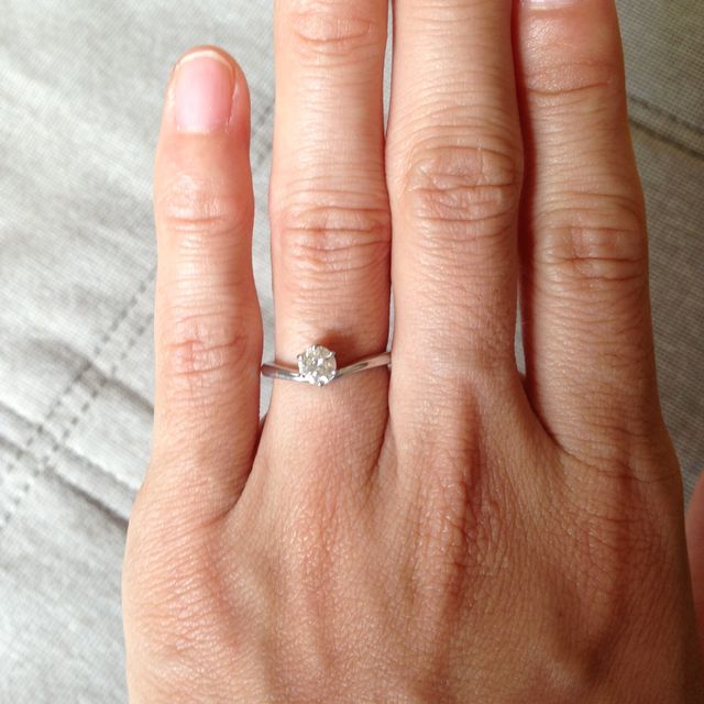 【VERITE(ベリテ)の口コミ】 婚約指輪の、ザ定番のようなオーソドックスな指輪をさがしていたので、オ…