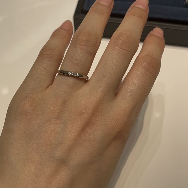 【4℃ BRIDAL(ヨンドシーブライダル)の口コミ】 結婚指輪として普段使いすることを考えると、シンプルでギラギラしすぎな…