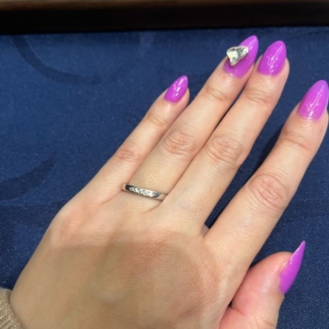 【エクセルコダイヤモンド(EXELCO DIAMOND)の口コミ】 ダイヤモンドの輝きが綺麗で、幅が細すぎずでちょうど良いところに惹かれ…