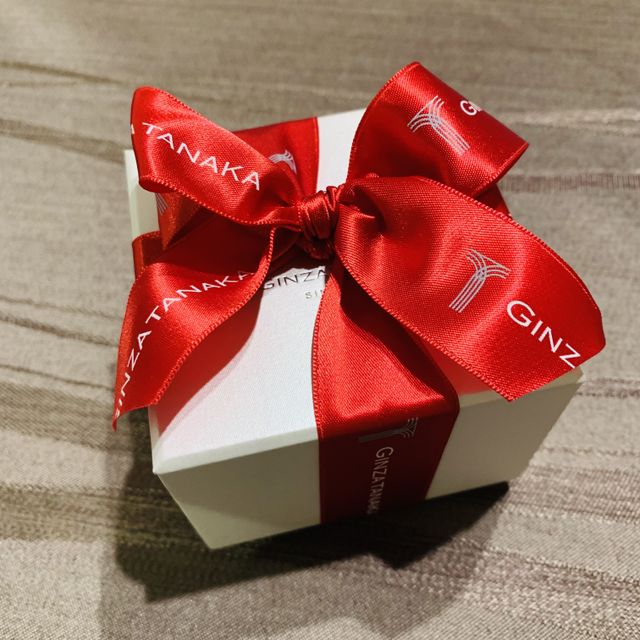 【ギンザタナカブライダル(GINZA TANAKA BRIDAL)の口コミ】 婚約指輪は大きめの一粒ダイヤモンドで、シンプルでエレガントものを探し…