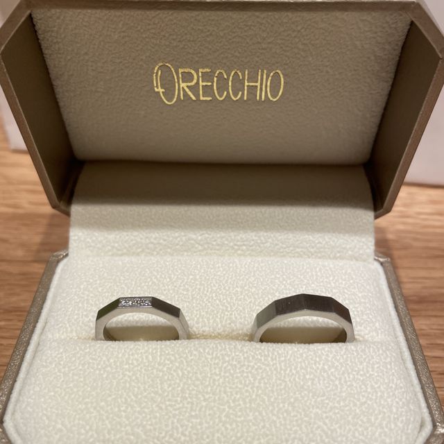 【ORECCHIO(オレッキオ)の口コミ】 デザインは他にない形で個性的。
太さも普通の指輪よりだいぶ太め。
カク…