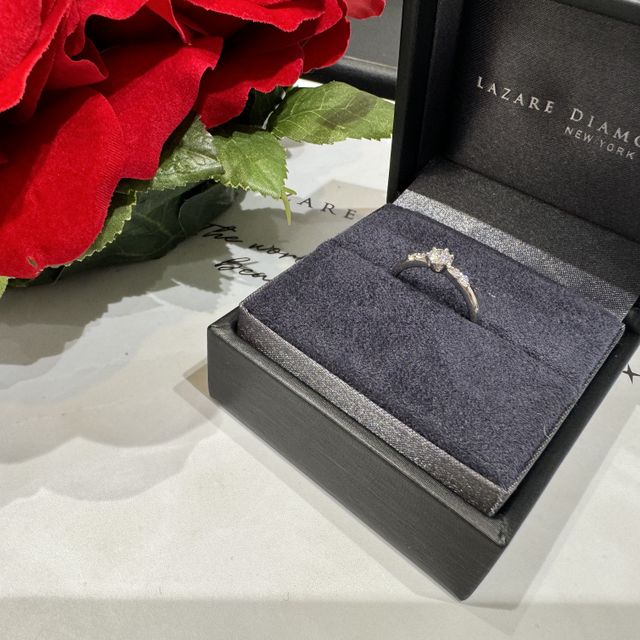 【ラザール ダイヤモンド(LAZARE DIAMOND)の口コミ】 購入させていただいたリングは自分の指にとてもフィットしました。たくさ…