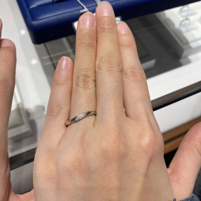 【銀座ダイヤモンドシライシの口コミ】 ギラギラしたダイヤがついた派手なものはいらないかなと思った。ただ、単…