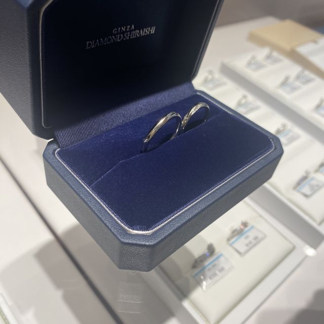 【銀座ダイヤモンドシライシの口コミ】 ギラギラしたダイヤがついた派手なものはいらないかなと思った。ただ、単…
