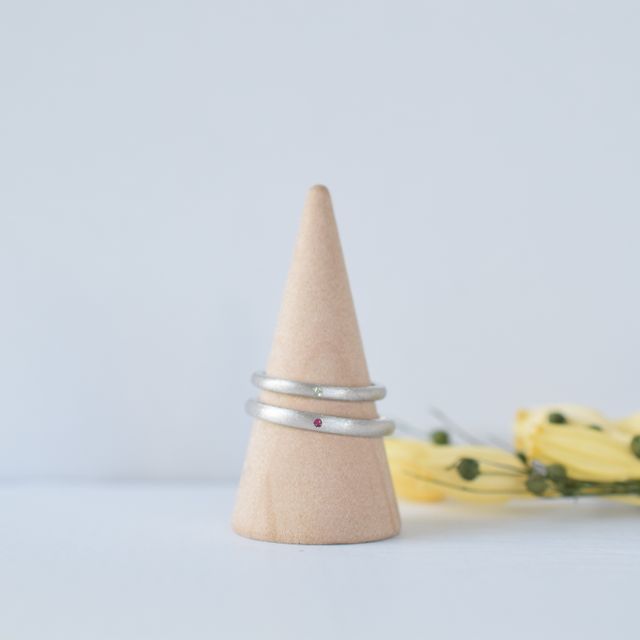 【CRAFY(クラフィ)の口コミ】 デザインがシンプルで流行り廃りのないデザインにしました。
石もアクセン…