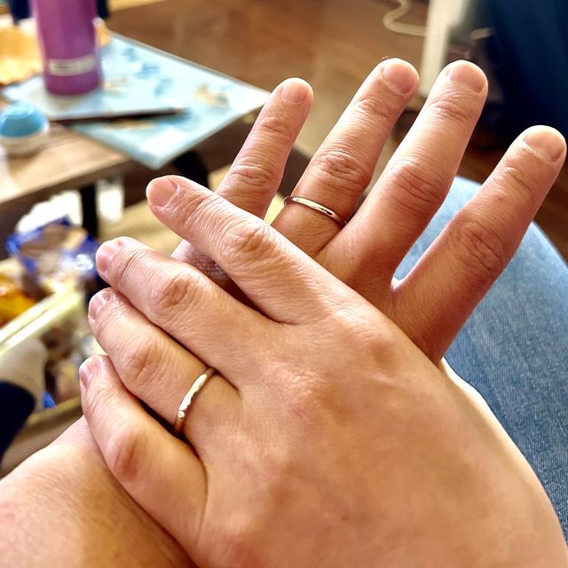 【銀座ダイヤモンドシライシの口コミ】 シンプルで滑らかで付けやすかったです。付けた感じも違和感なく毎日付け…