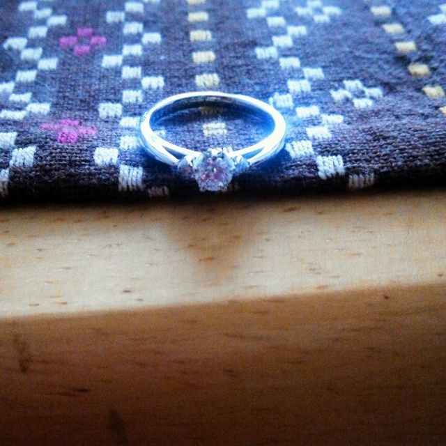 【ギンザタナカブライダル(GINZA TANAKA BRIDAL)の口コミ】 ダイヤを留める金具が５爪のものを選びました。お花か星のように見えて、…