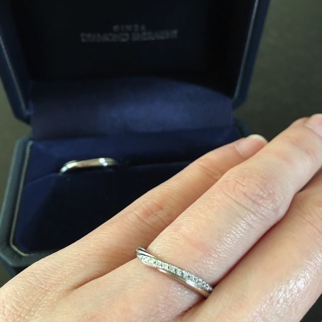 【銀座ダイヤモンドシライシの口コミ】 プリューム　V字はダイヤが流れるように13個ついています。
当然、ひっか…
