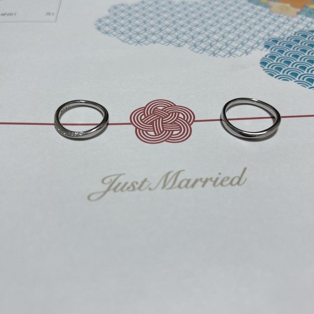 【4℃ BRIDAL(ヨンドシーブライダル)の口コミ】 シンプルでかつワンポイントのダイヤがオシャレ
また、いろいろあって迷っ…